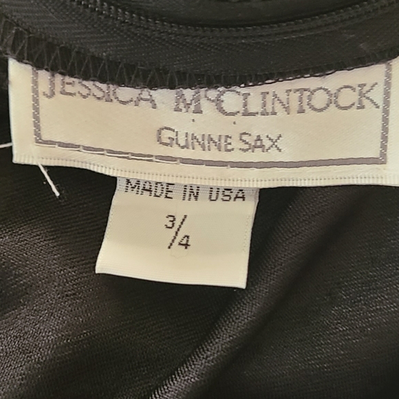 Black Bodyhugging Slinkly Gown - Picture 14 of 15